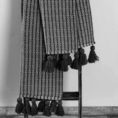 Piecera 2p/King Algodón Tejido Negro Borla 210x70cms