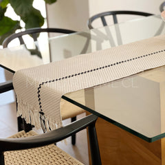 Camino de Mesa Trama Negro 210x35cms