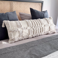 Funda de Cojín Boho Javiera Aplicaciones Lumbar 90x35cms