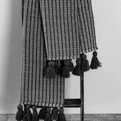 Piecera 2p/King Algodón Tejido Negro Borla 210x70cms