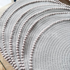 Individual Redondo Tela Pompones Gris