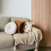 Manta Beige Punto Borlas Esquinas 180x120cms