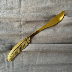 Cuchillo para Picoteo y Queso Dorado | Cuchillo Cóctel Pluma Elegante