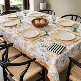 Pack Mesa Lista Mariposa Beige · Mantel + 6 Individuales + 20 Servilletas GRATIS