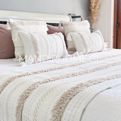 Set Piecera Boho Crudo Aplicaciones Líneas Borlas 200x60cms + 2 fundas cojín 45x45cms