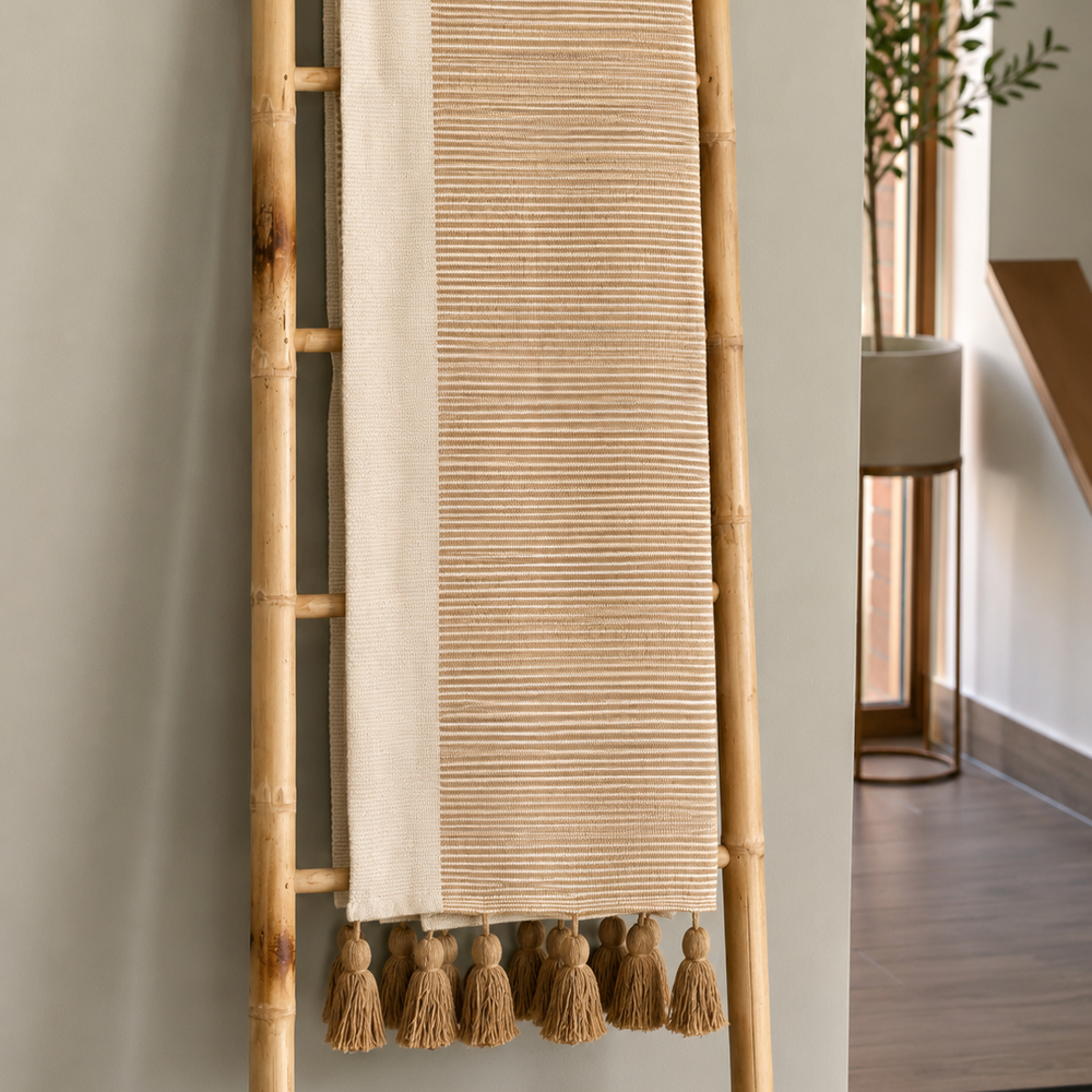 Piecera beige de algodón tejido para cama 2 plazas y King estilo elegante Mandir Home