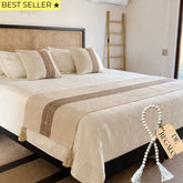 Set piecera origen café con borlas 210x60cm + 2 fundas cojín 45x45cms | Cuenta decorativa gratis