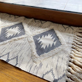 Alfombra Bajada Rectangular Estampado Jaspeado Gris Tipo Kelim 100x60cms