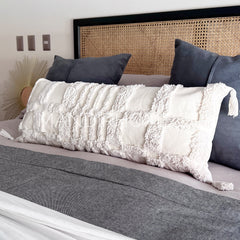 Funda de Cojín Boho Javiera Aplicaciones Lumbar 90x35cms