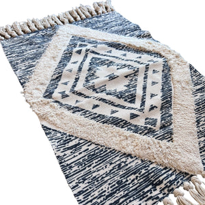 Alfombra Bajada Cama Alfonsa Rectangular Estampado y Bordado 100x60cms