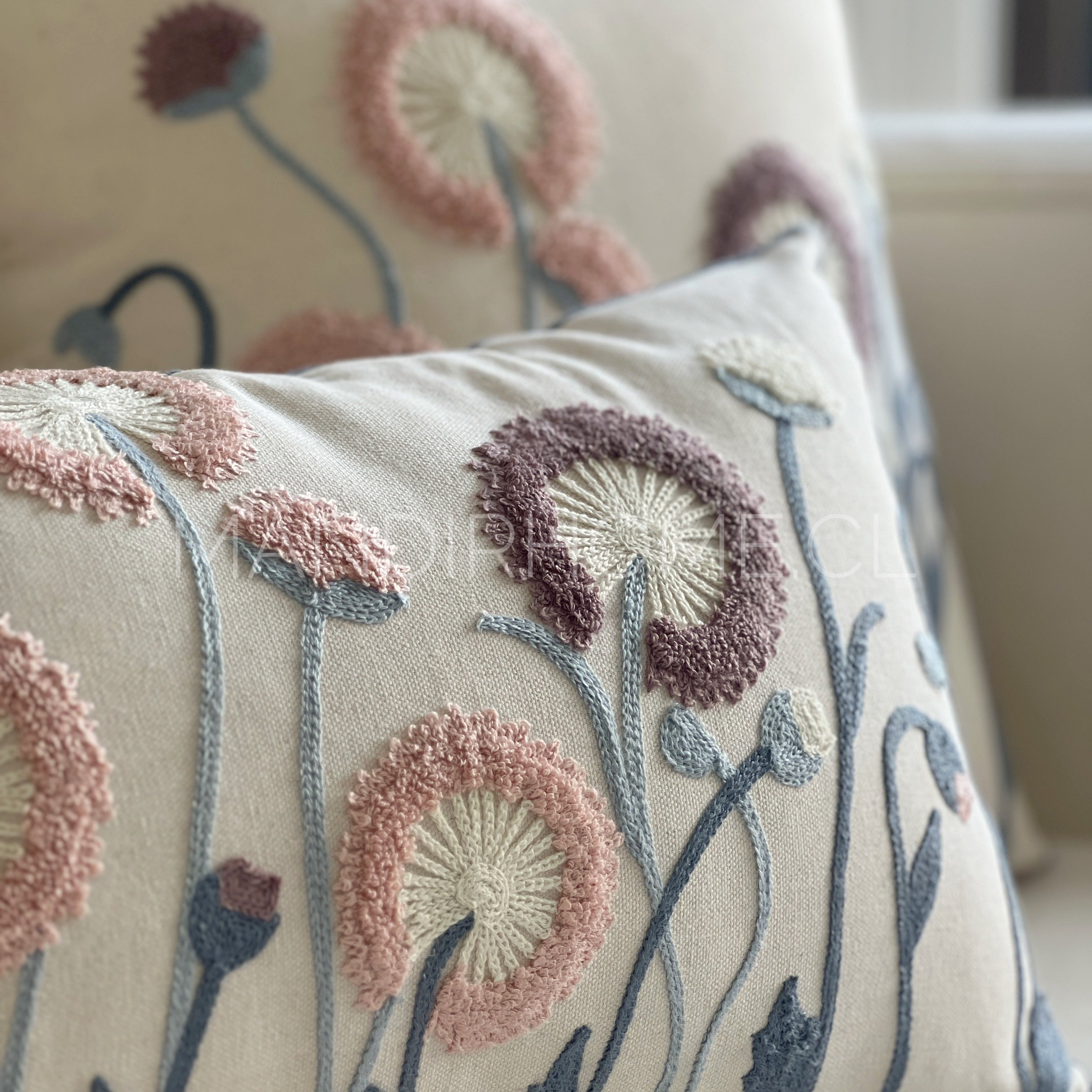 Funda de Cojín Bordada Frutillar 45x45cms