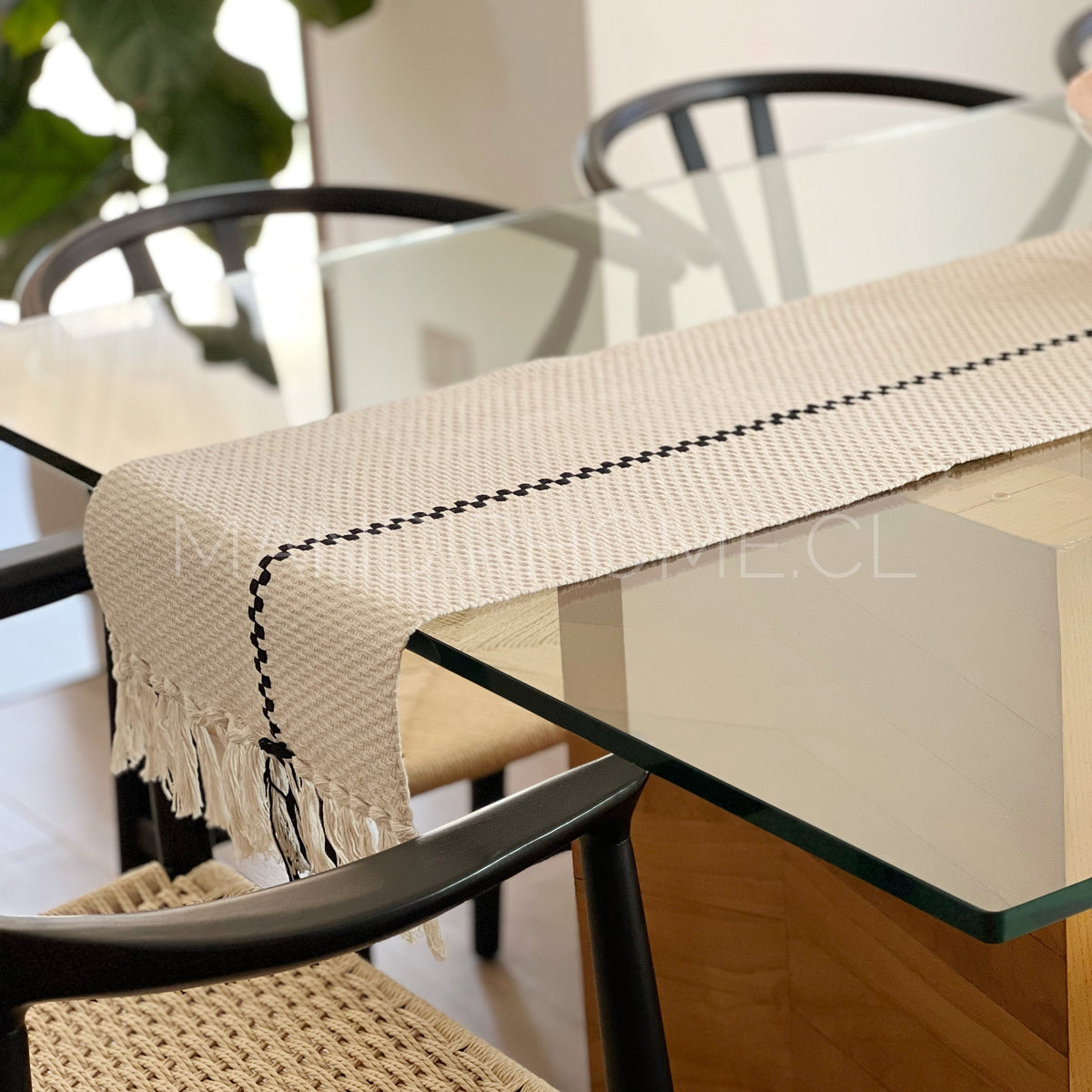 Camino de Mesa Trama Negro 210x35cms