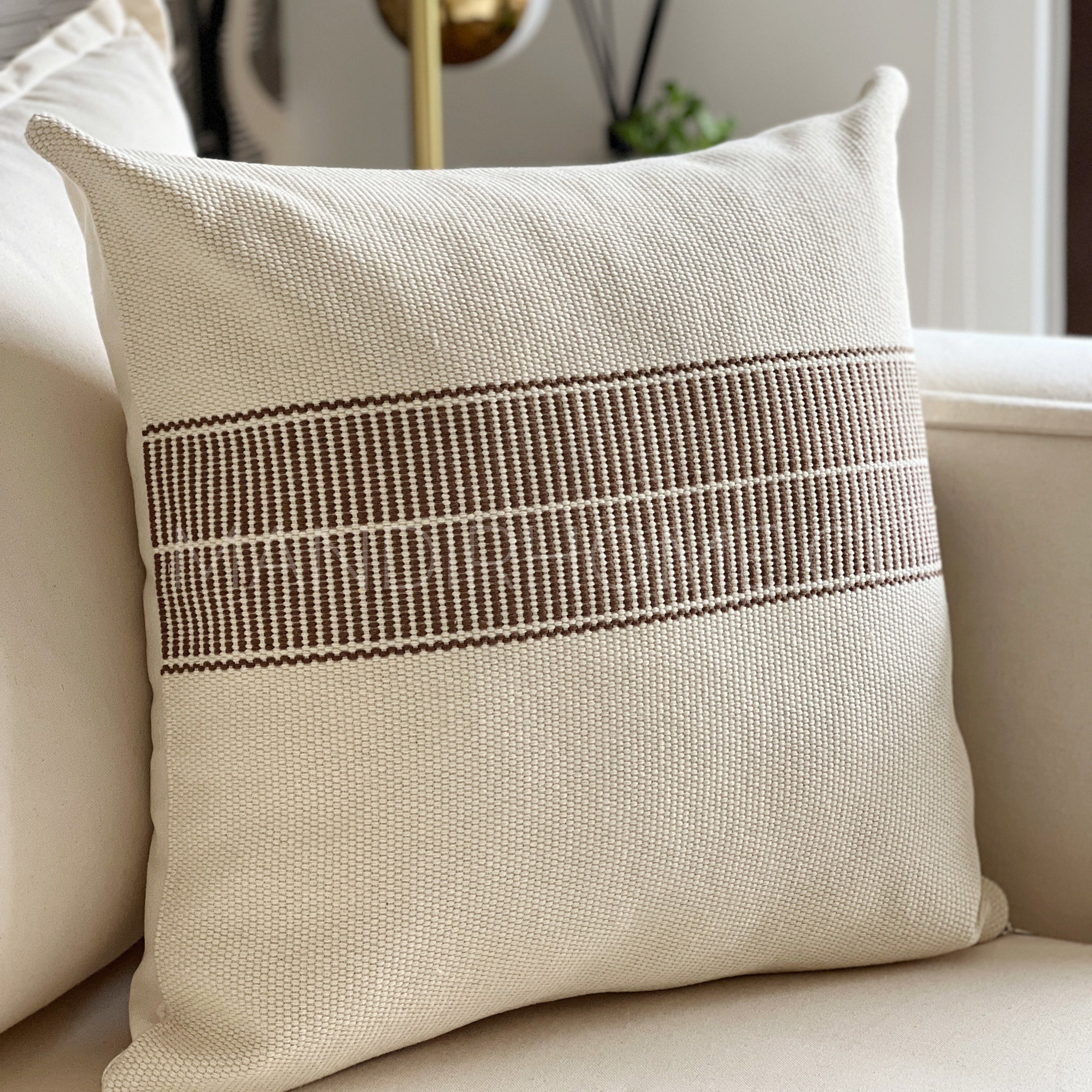 Funda de Cojín Boho Trama Café Tejido Cuadrado 50x50cms