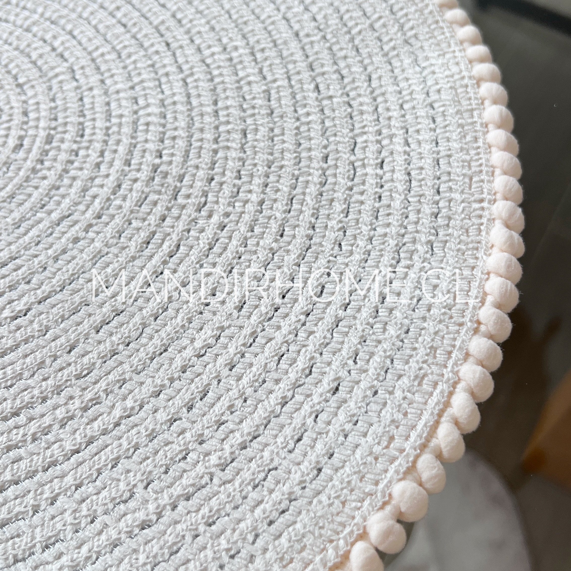 Individual Redondo Tela Pompones Crudo