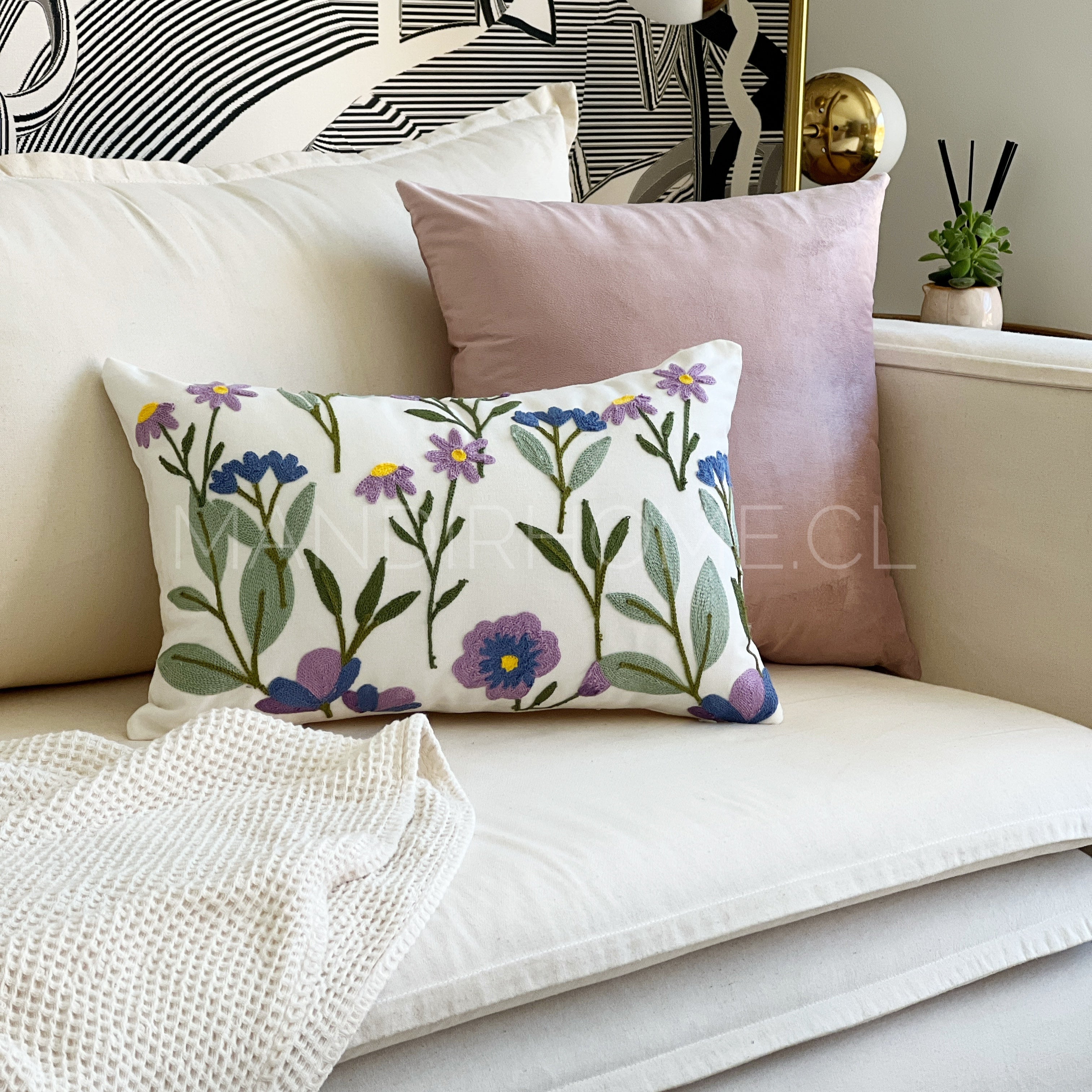 Funda de Cojín Bordado Primavera Chic 50x30cms