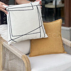 Funda Trazos Crudo y Negro Cuadrada