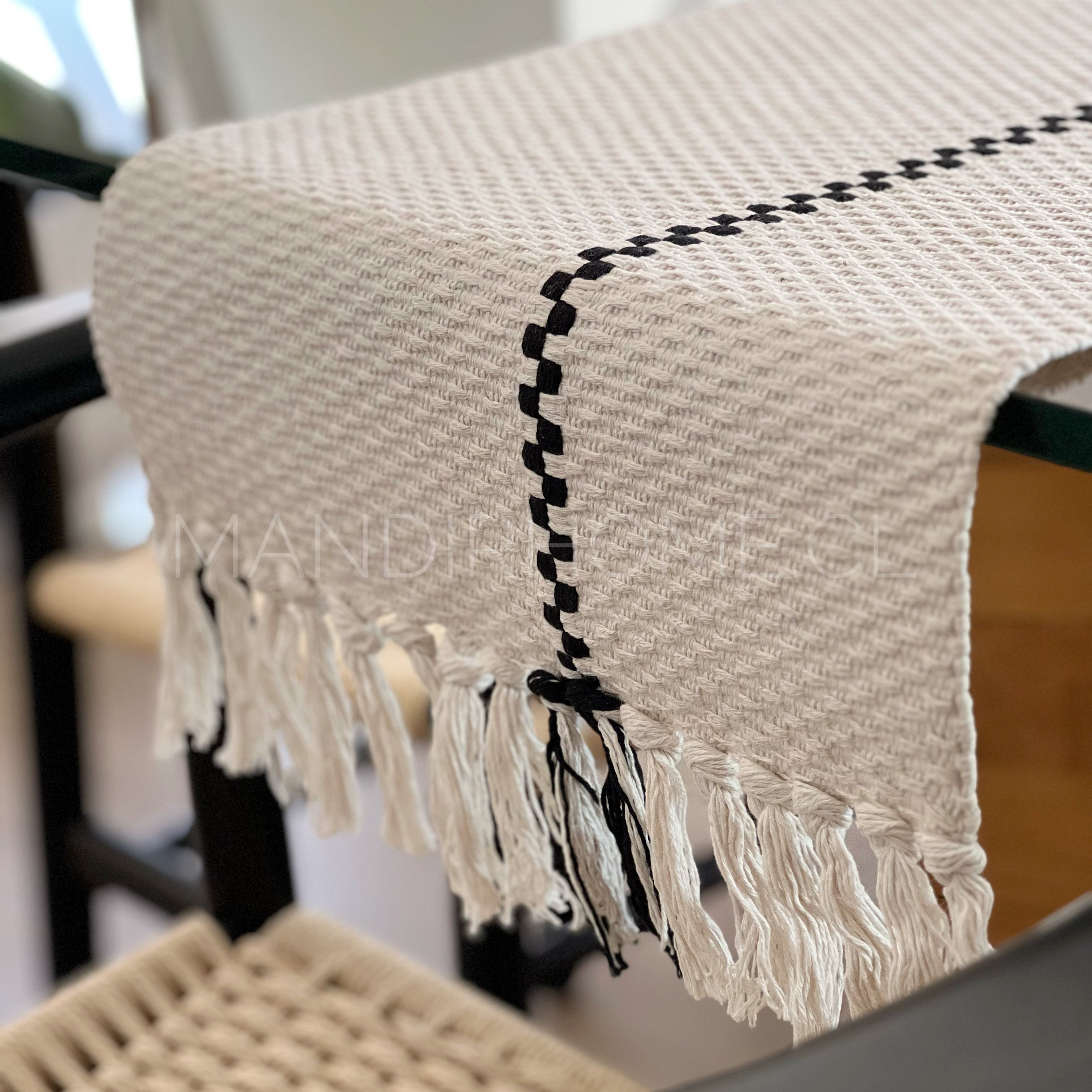 Camino de Mesa Trama Negro 210x35cms