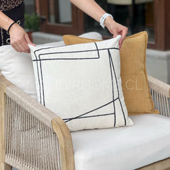 Funda Trazos Crudo y Negro Cuadrada