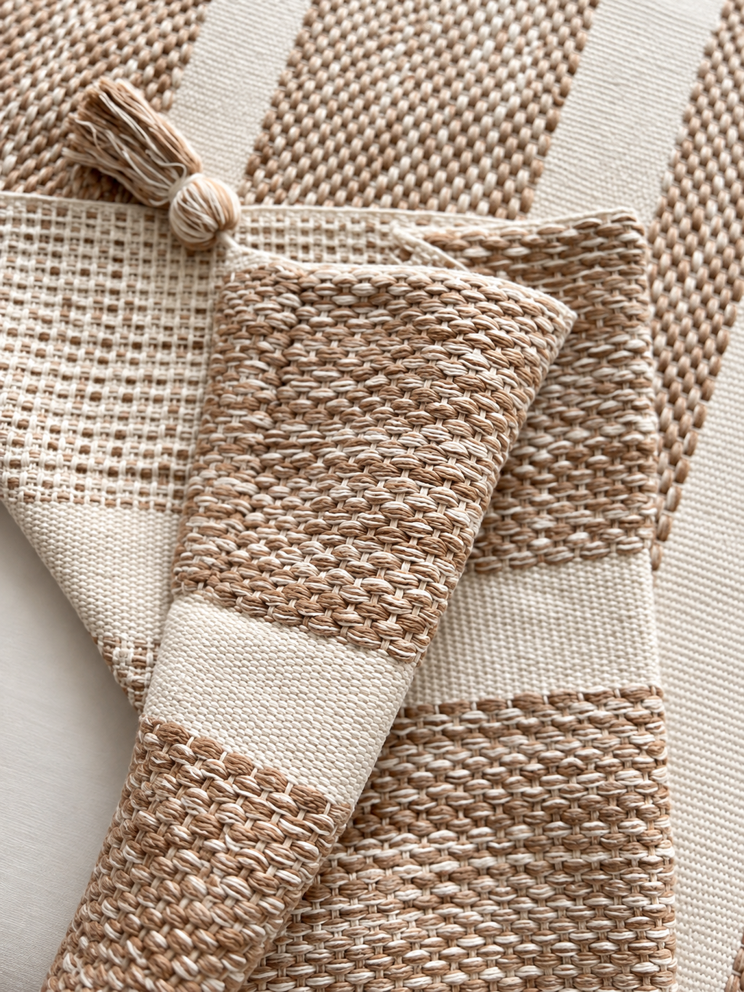 Set piecera Siena beige 210x70 + 2 fundas de cojín + rellenos gratis