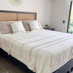 Set piecera líneal boho cruda 210x70 + 2 fundas de cojín 45x45 + rellenos gratis