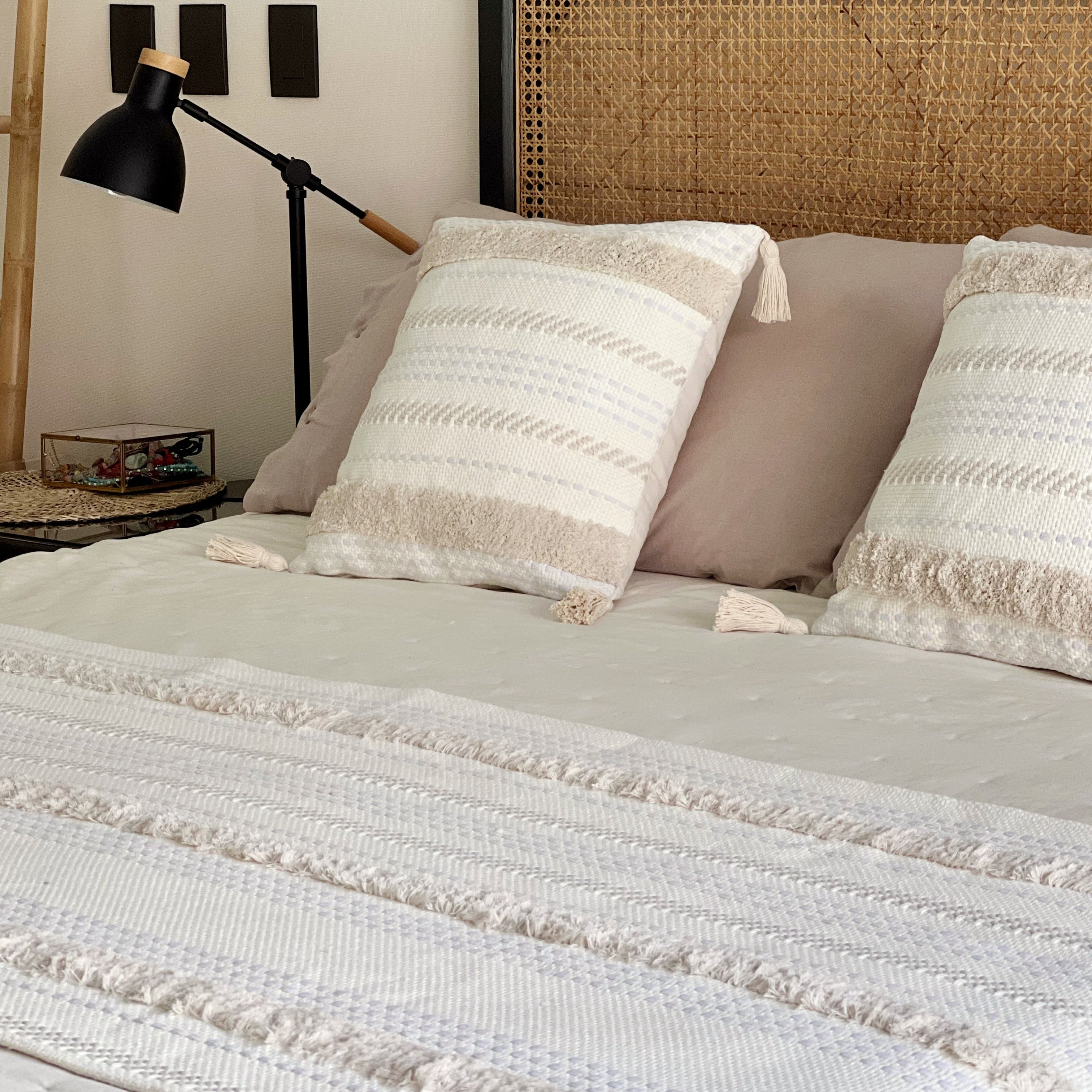 Set piecera líneal boho cruda 210x70 + 2 fundas de cojín 45x45 + rellenos gratis