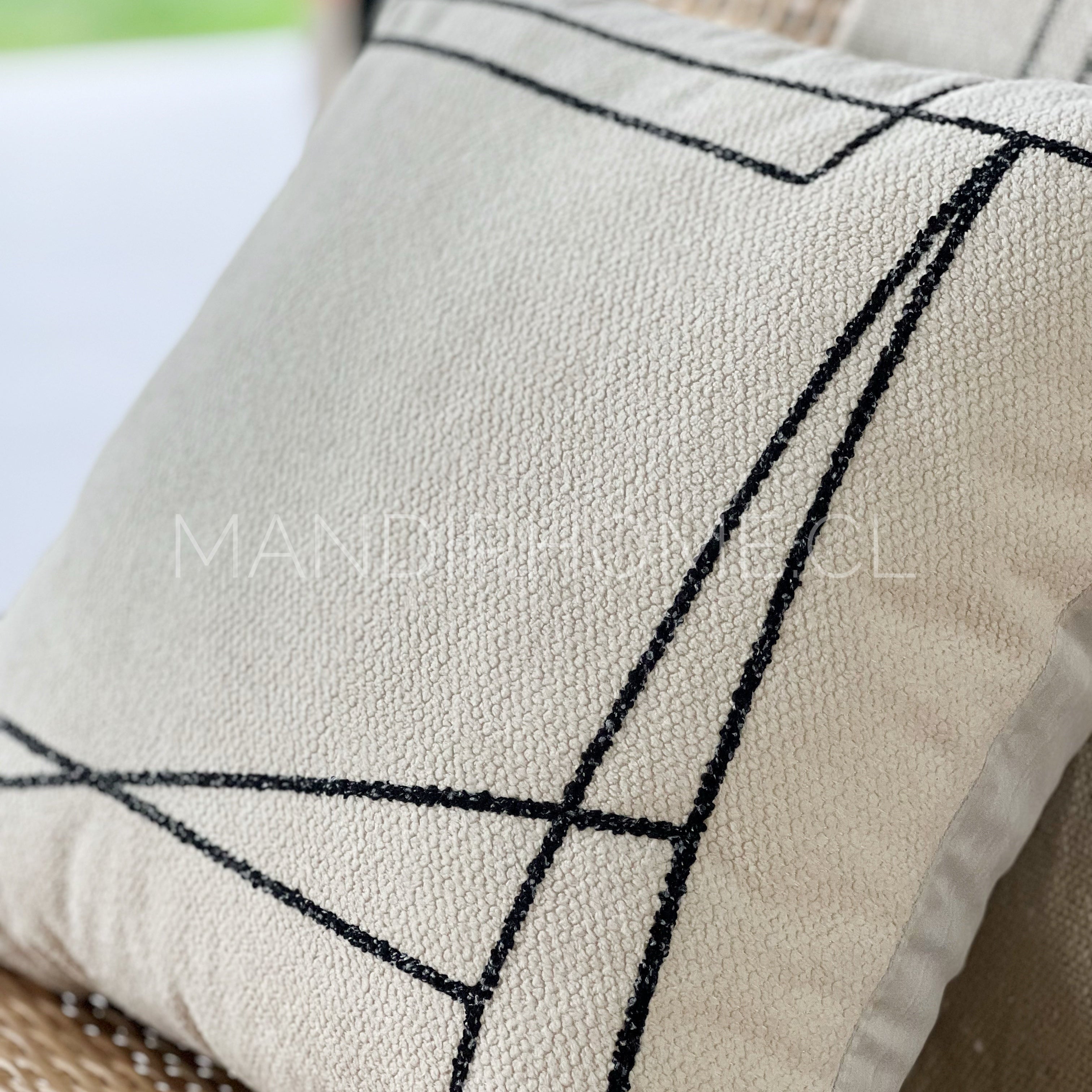 Funda Trazos Crudo y Negro Cuadrada