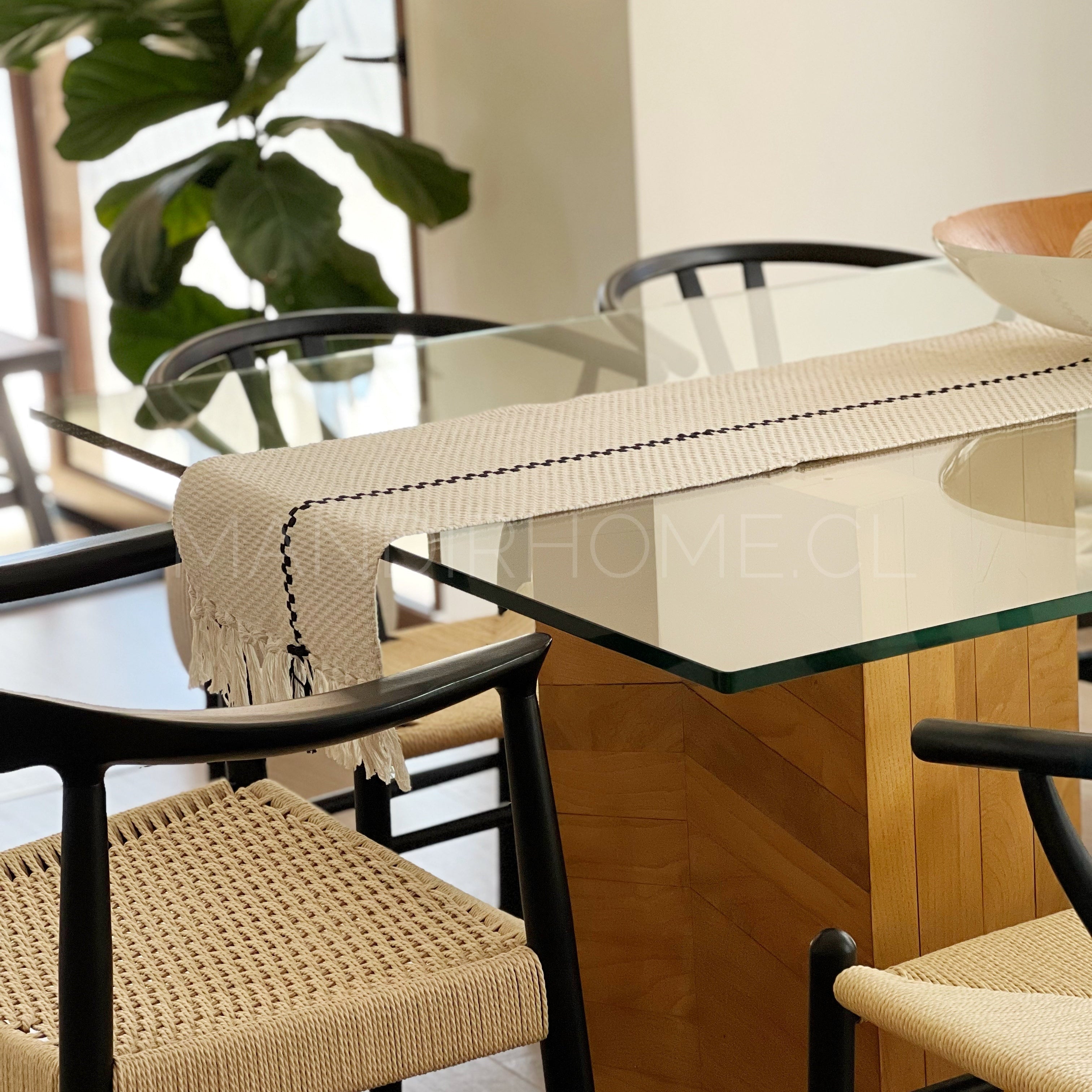 Camino de Mesa Trama Negro 210x35cms