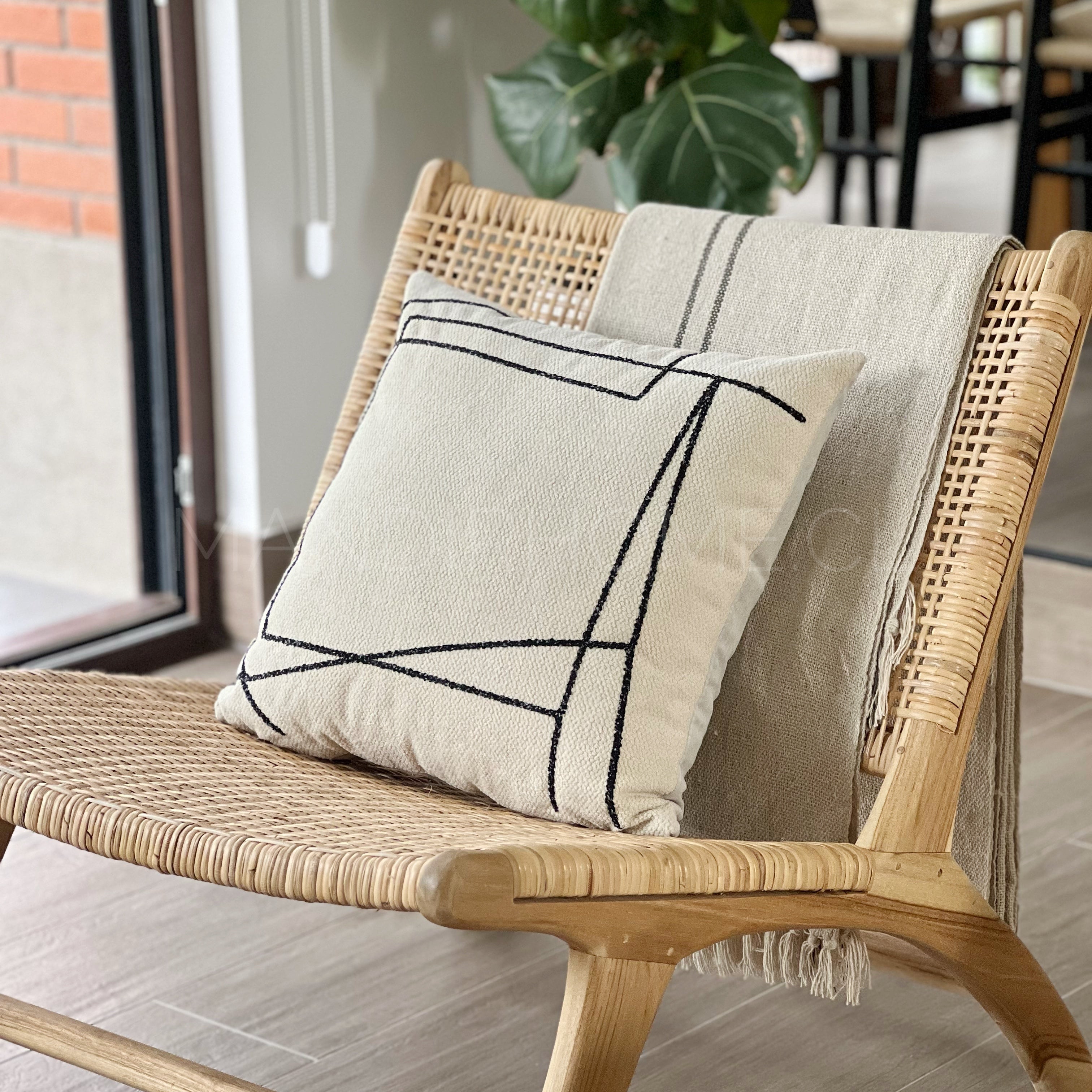 Funda Trazos Crudo y Negro Cuadrada