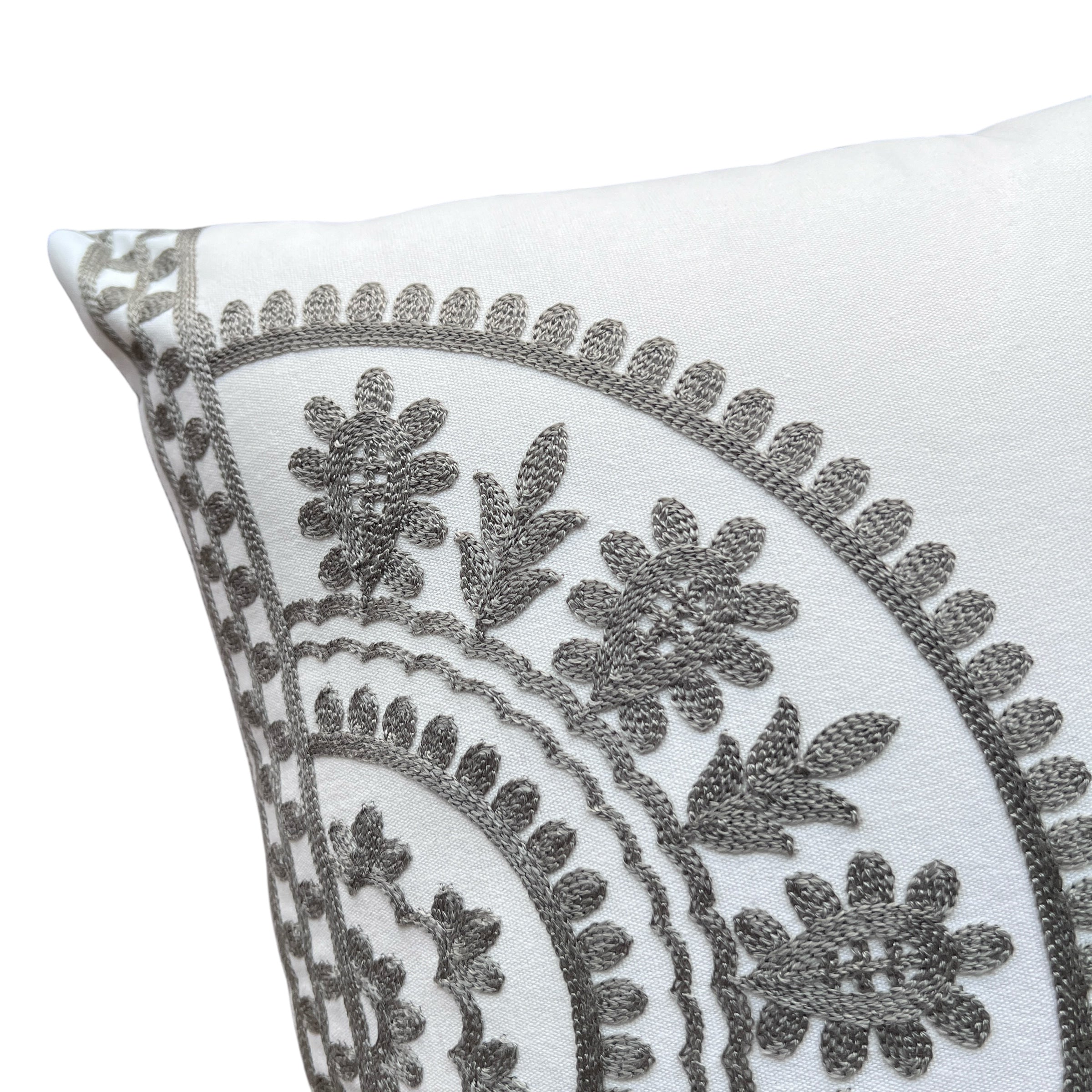 Funda de Cojín Bordado Medias Mandalas Gris Unicolor Cuadrada 45x45cms