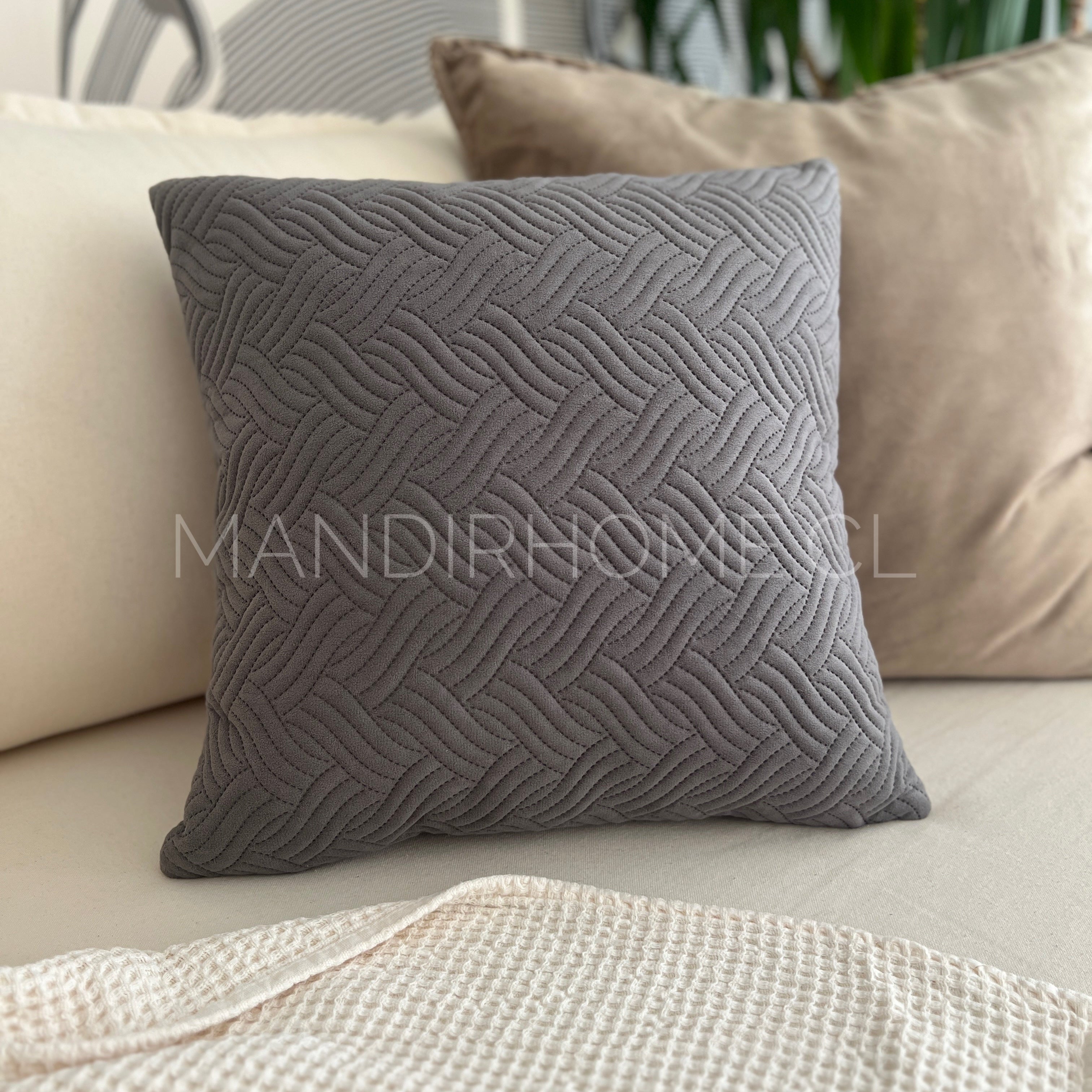 ¡Quedan 4! Funda de Cojín Terciopelo Costuras Trenza Gris Cuadrada