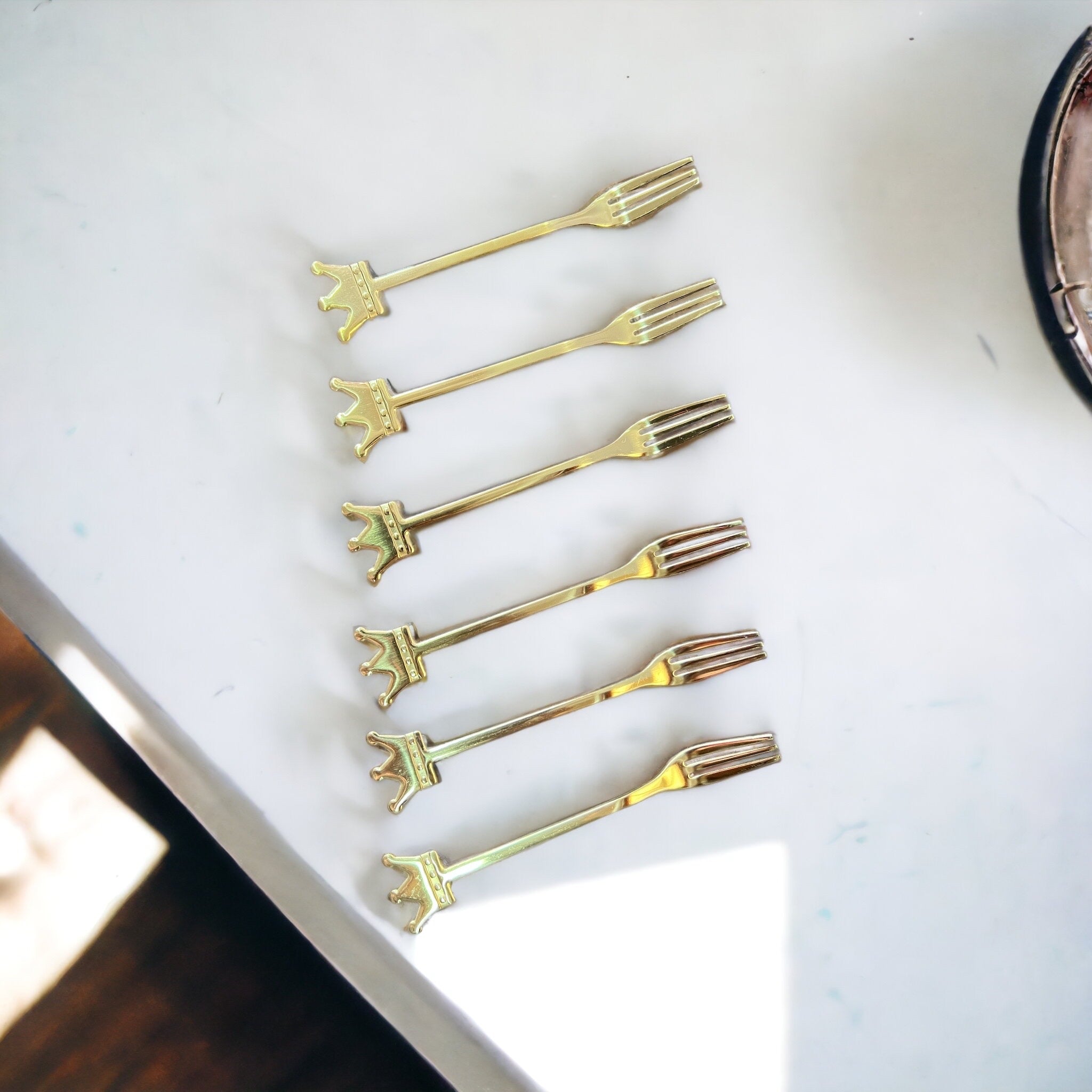 Tenedor Picoteo Corona Dorado