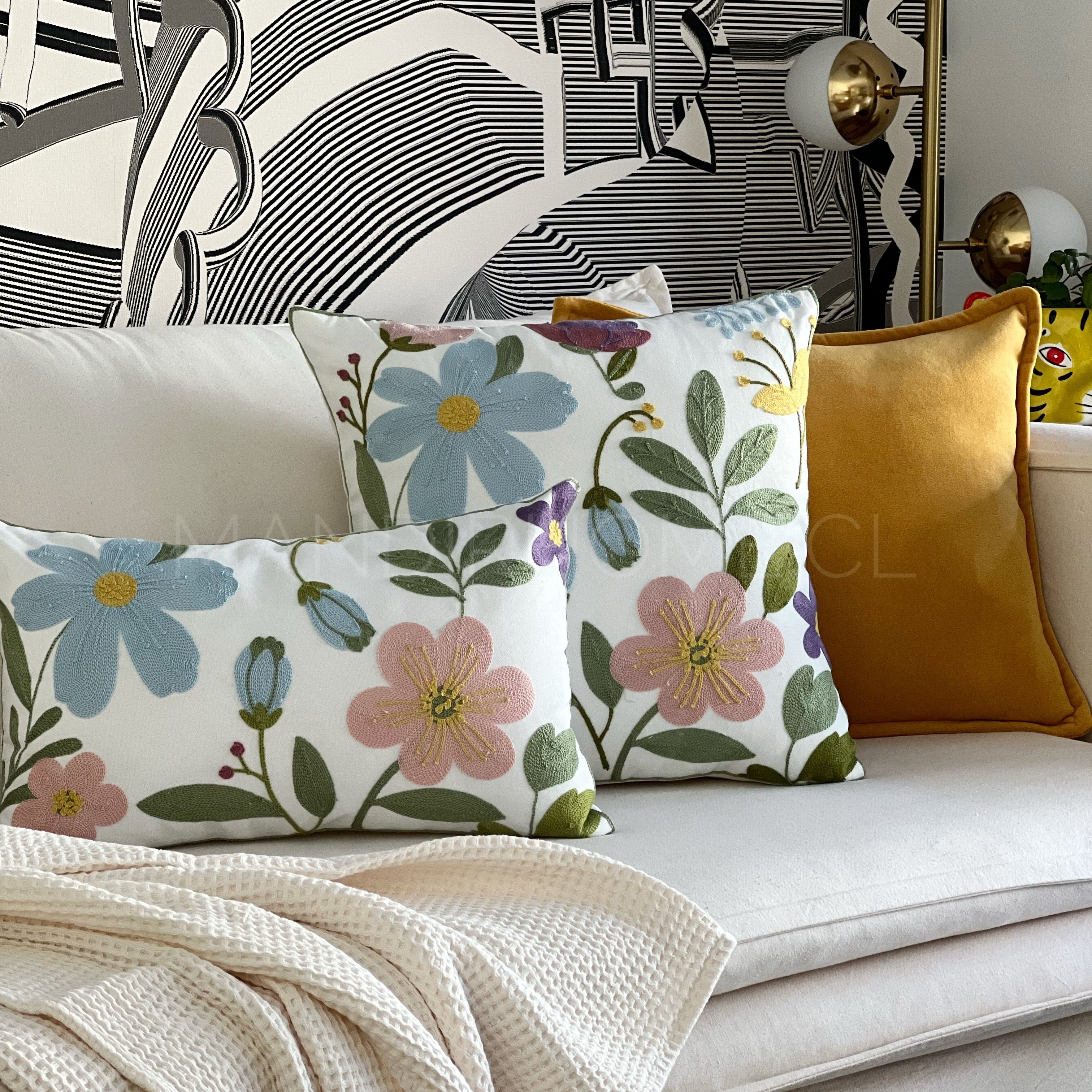 Funda de Cojín Bordada Flora 50x30cms - Mandir Home