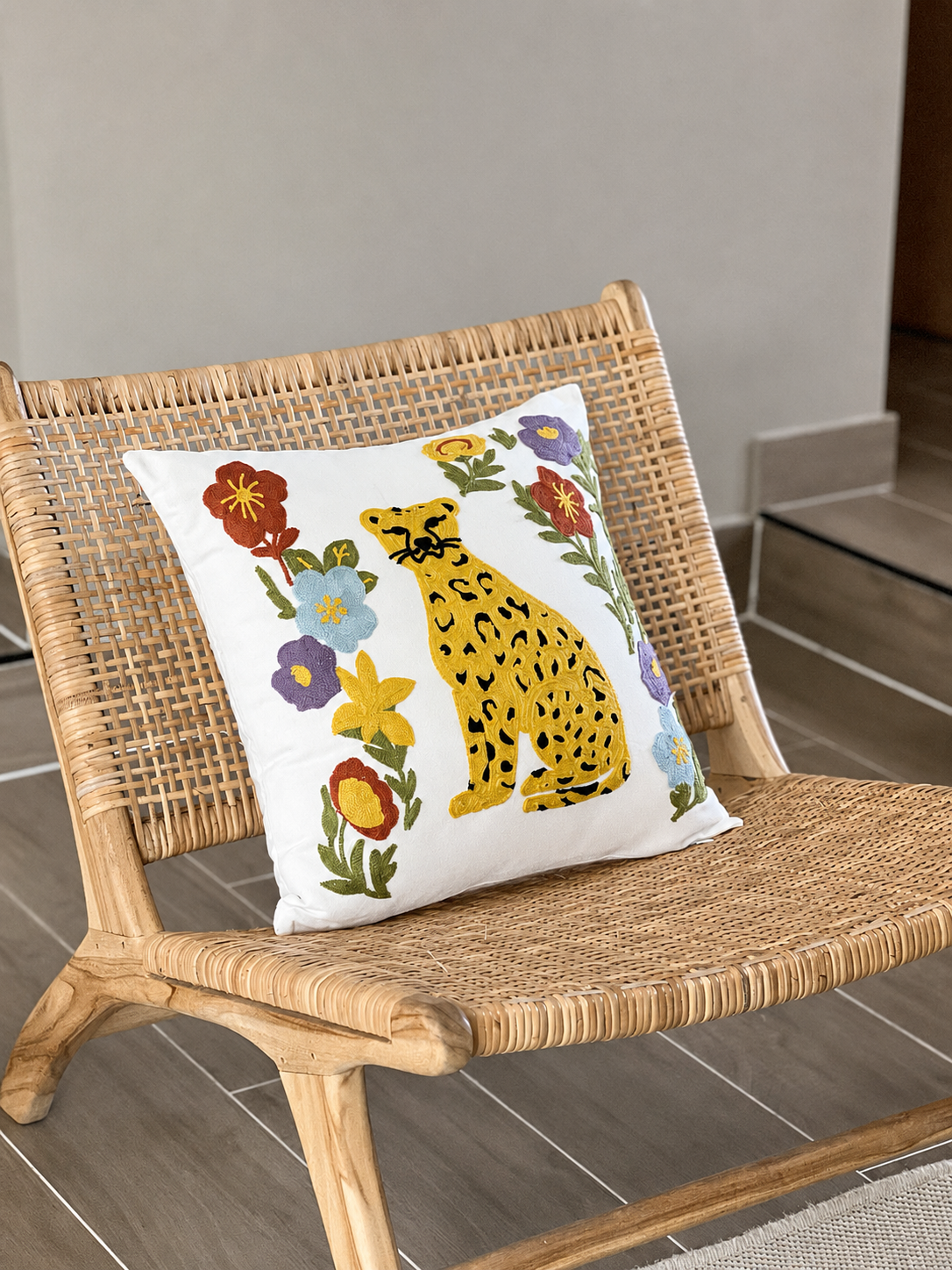 Funda de Cojín Bordado Kenia Cuadrada 45x45cms