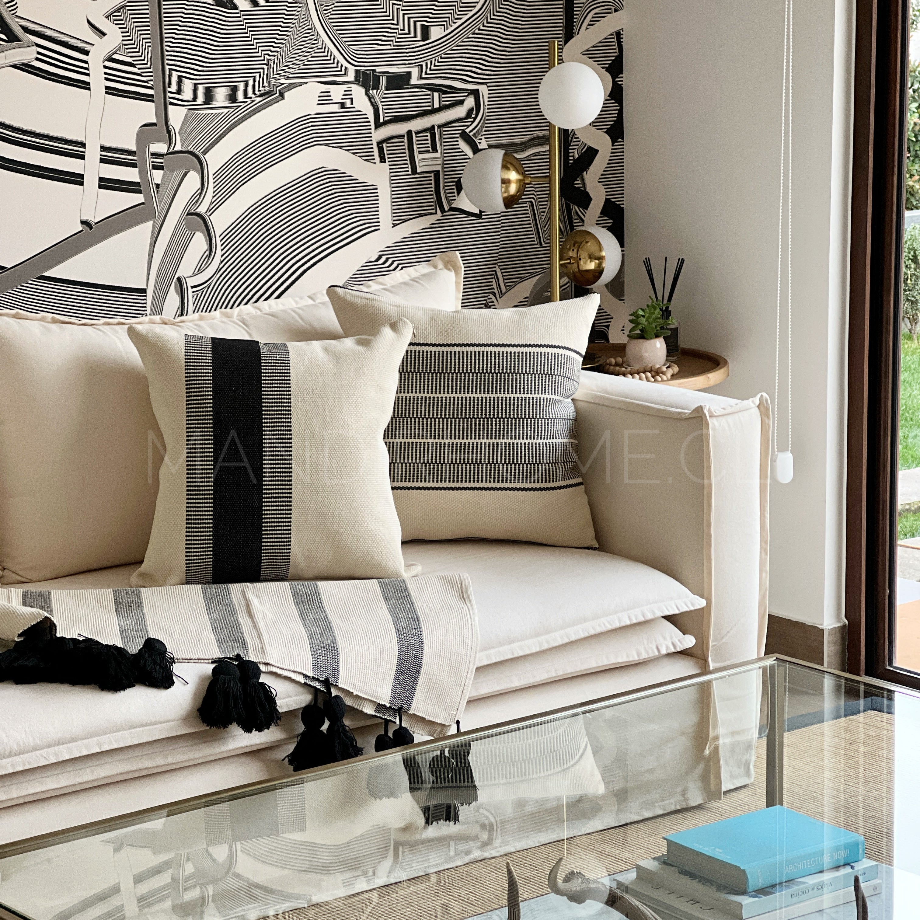 SET 2 FUNDAS TRAMA NEGRO 50X50CMS + REGALO