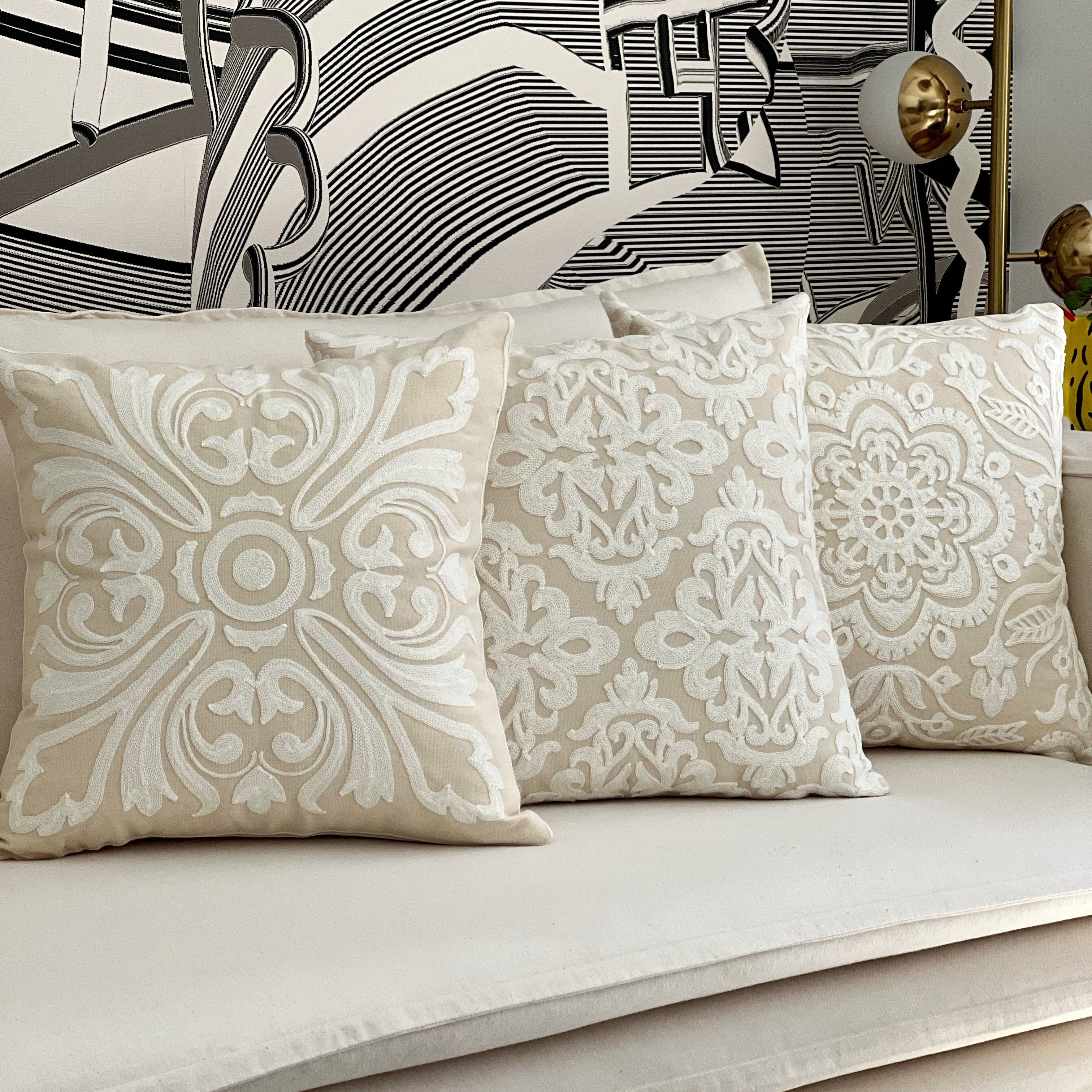 Funda de Cojín Bordado María Pía Cuadrada 45x45cms