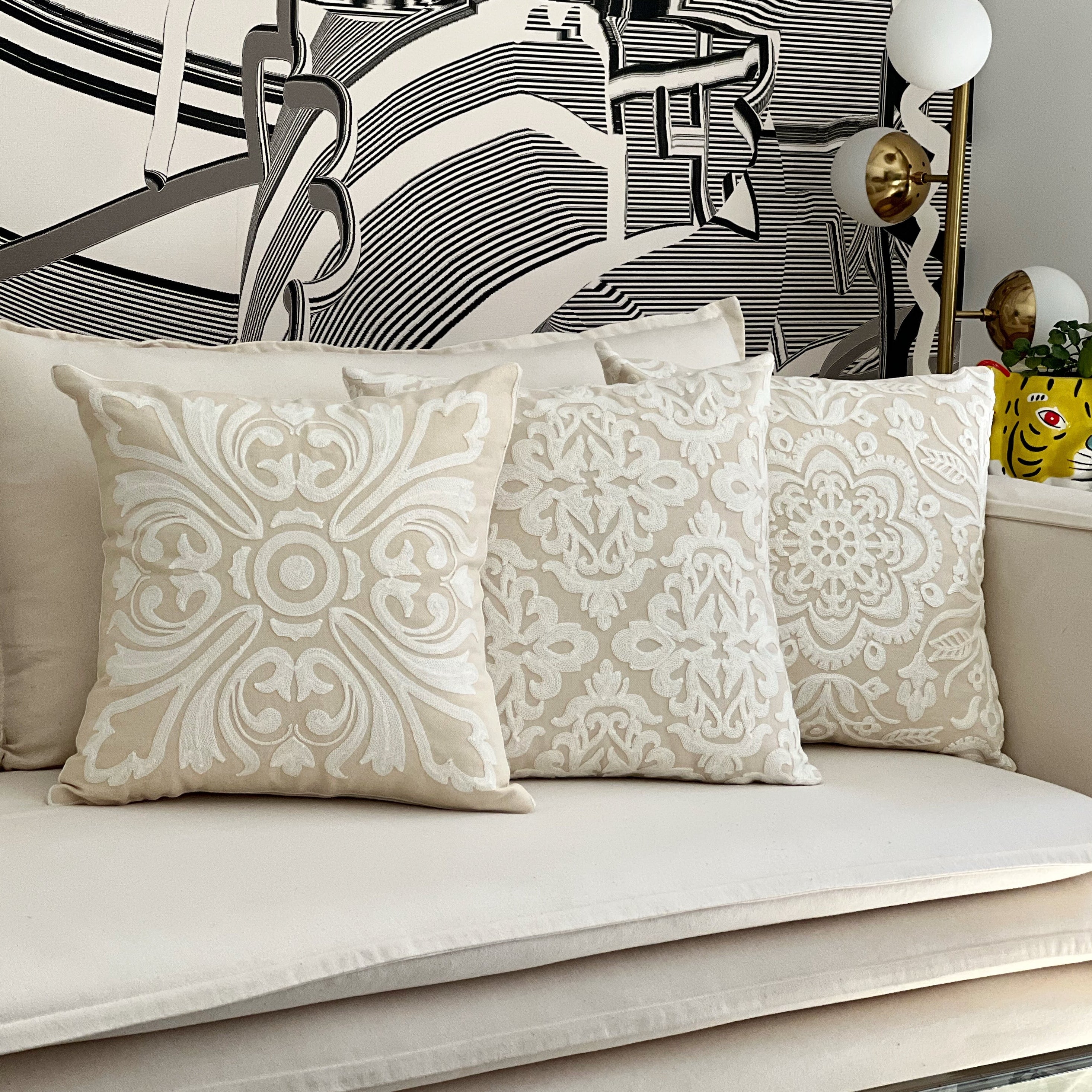 SET 3 FUNDAS DE COJÍN BORDADAS LAS 3 MARÍAS + CUENTA DECORATIVA DE REGALO