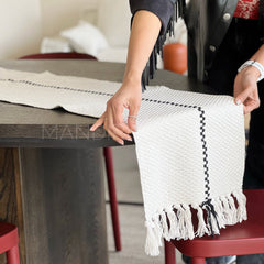 Camino de Mesa Trama Negro 210x35cms + Cuchillo Cóctel de Regalo