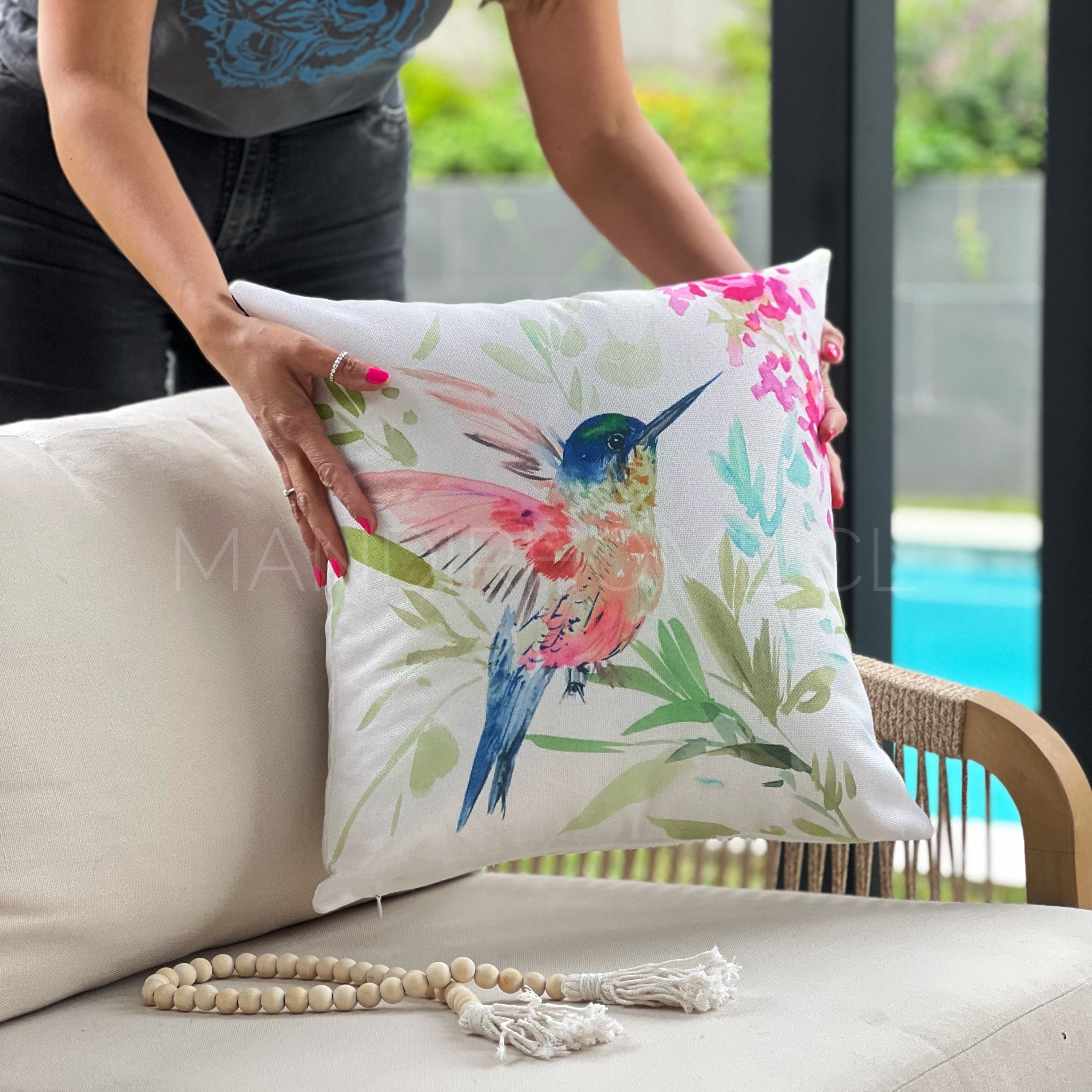 2X1 COMBOS ESTAMPADOS COLIBRÍ MULTICOLOR 1 45×45cms