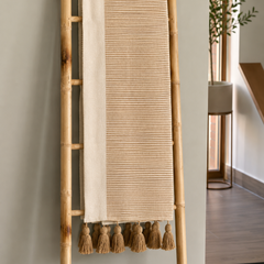 Piecera beige de algodón tejido para cama 2 plazas y King estilo elegante Mandir Home
