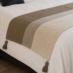 Piecera bicolor verde militar de algodón tejido con borlas para cama 2 plazas y King 210x70 cm