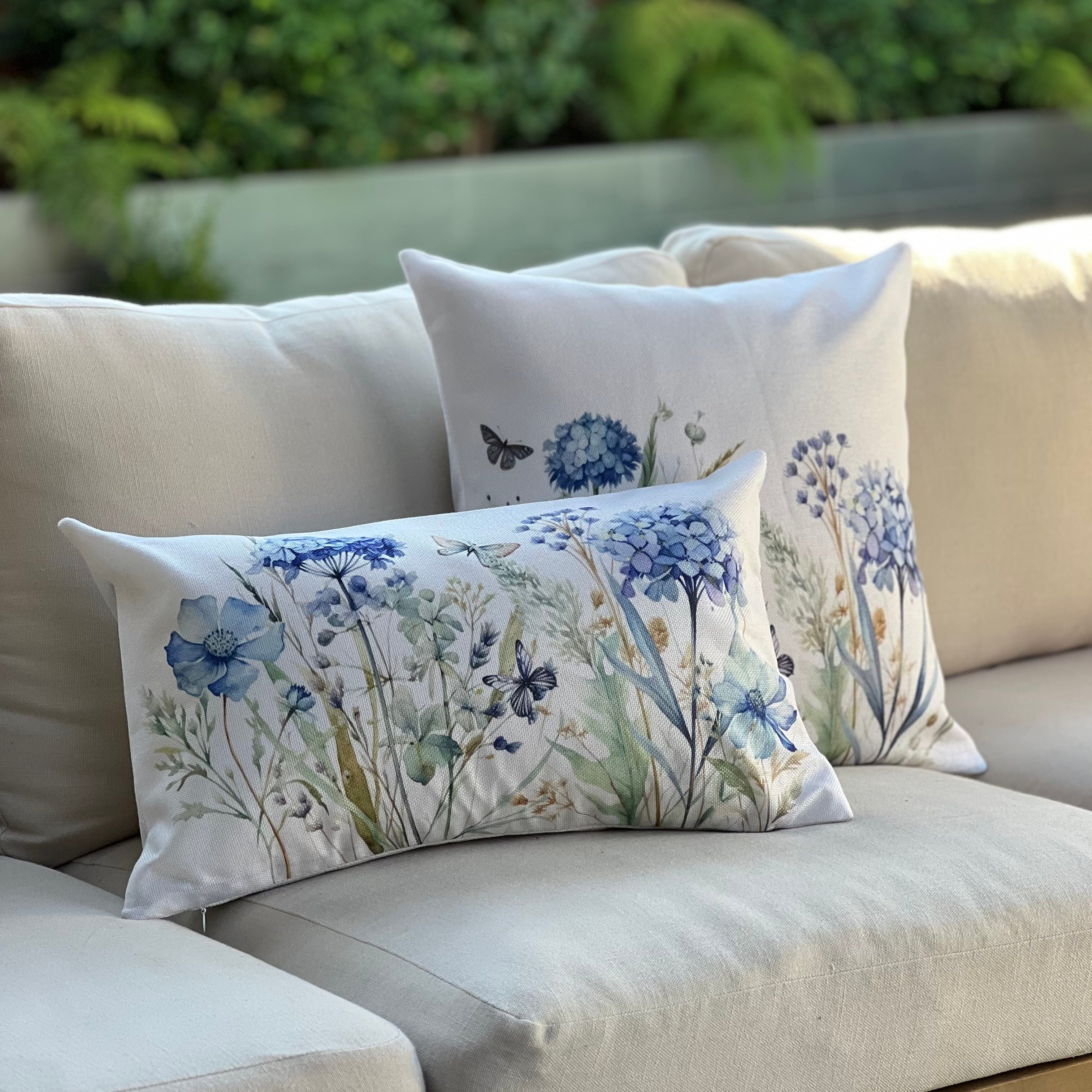 Set de cojines decorativos con diseño de hortensias azules estilo romántico