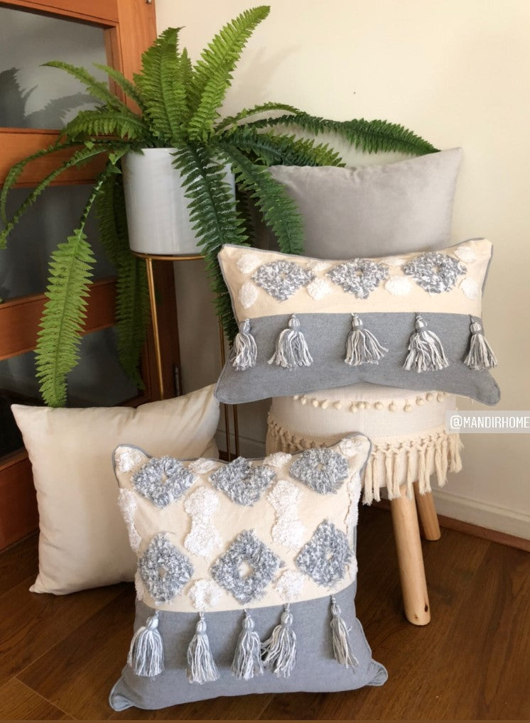 Funda de Cojín Boho Gris Borlas Cuadrada