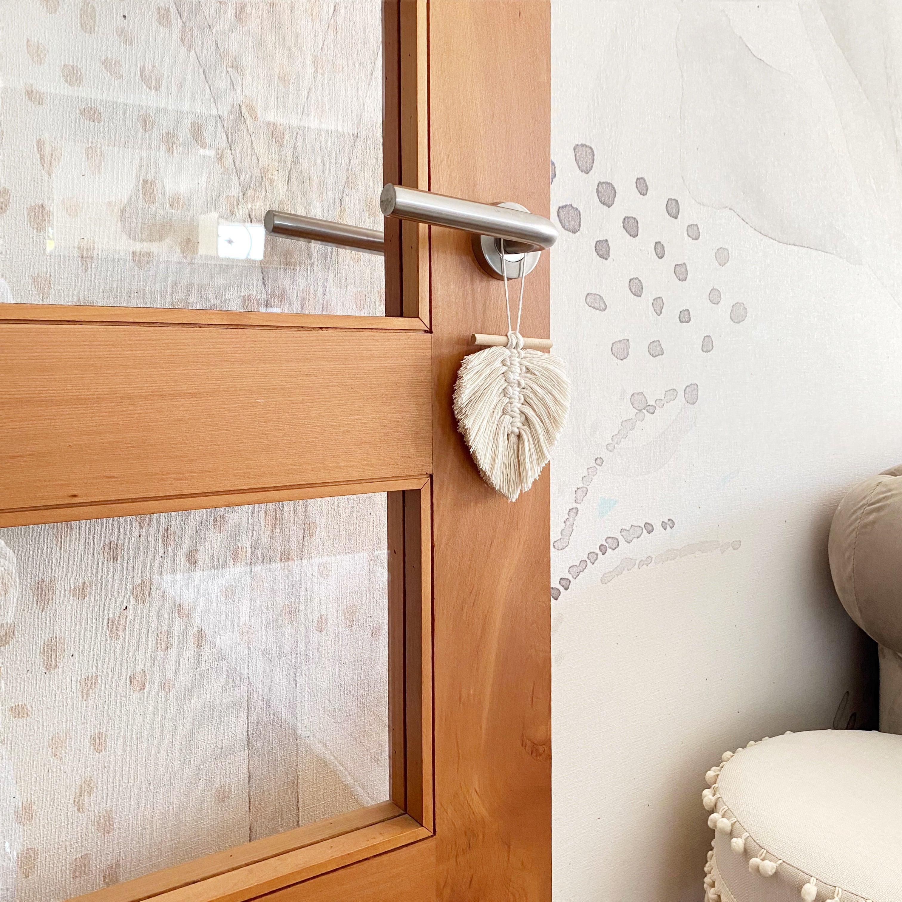 Colgante Barrita Madera Crudo Hoja Macramé 12cms