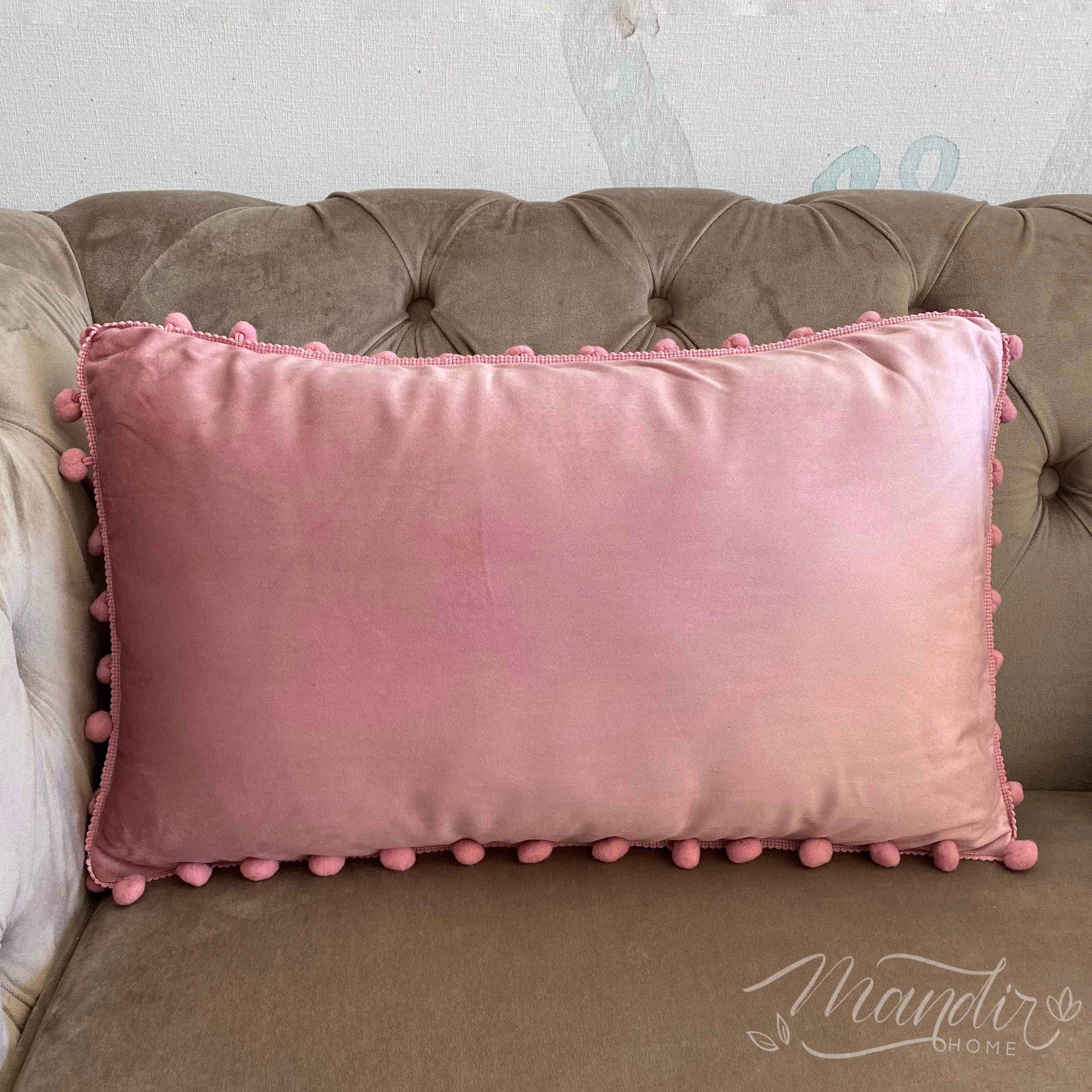 ¡Quedan 3! Funda de Cojín Velvet Pompón Rosado Rectangular