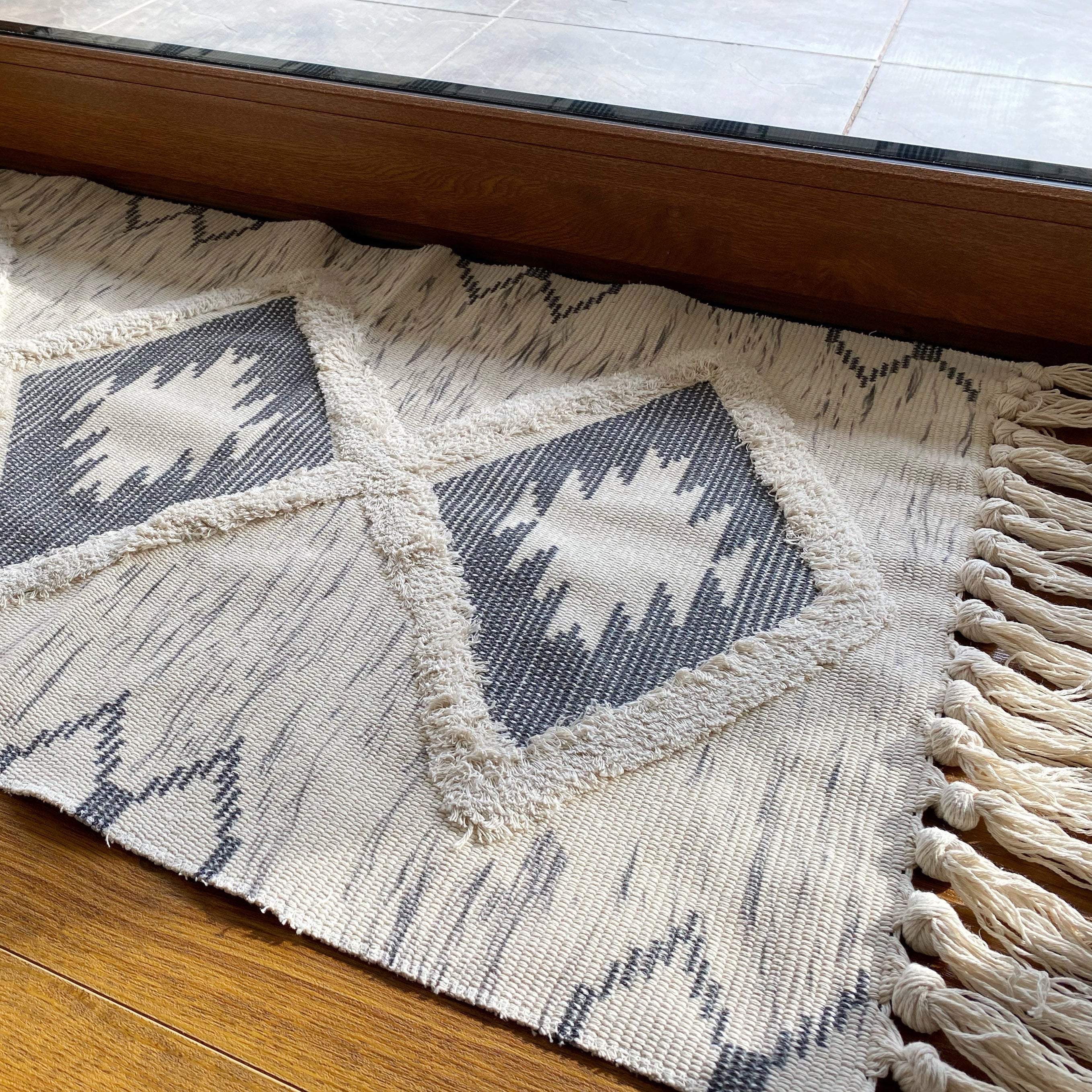 Alfombra Bajada Rectangular Estampado Jaspeado Gris Tipo Kelim 100x60cms