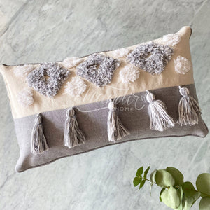 Funda de Cojín Boho Gris Borlas Rectangular