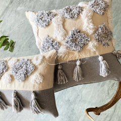 Funda de Cojín Boho Gris Borlas Rectangular