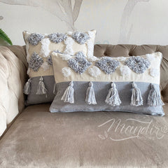 Funda de Cojín Boho Gris Borlas Cuadrada