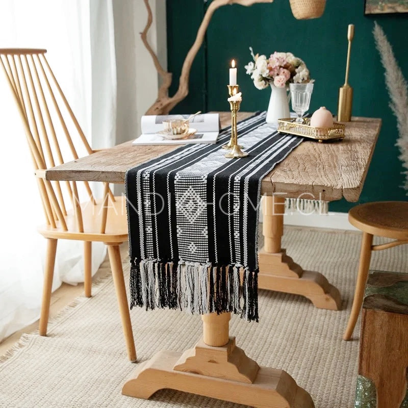 Camino de Mesa Crochet Rombo Negro 180 x 37cms