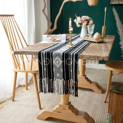 Camino de Mesa Crochet Rombo Negro 180 x 37cms